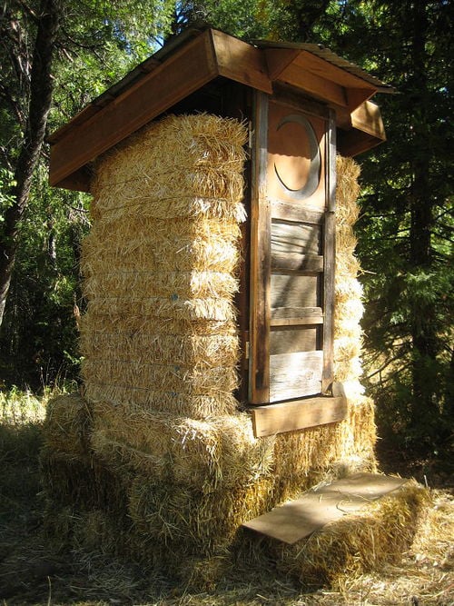 Straw Bale Gardening Pros and Cons